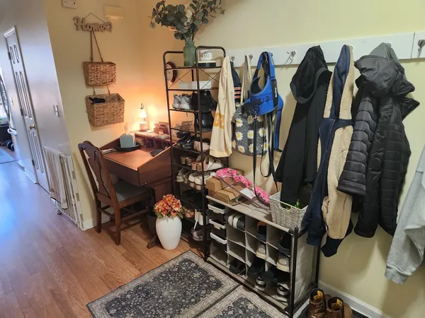 $2,600 | 100 Lesley Lane, Unit 100, Crystal Lake, IL 60014