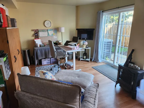 $2,600 | 100 Lesley Lane, Unit 100, Crystal Lake, IL 60014