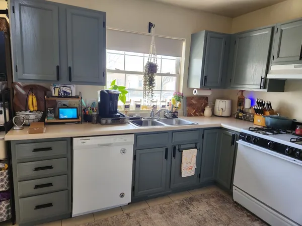 $2,600 | 100 Lesley Lane, Unit 100, Crystal Lake, IL 60014