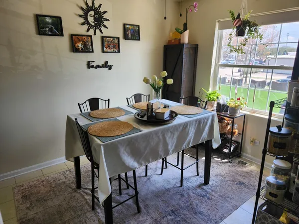 $2,600 | 100 Lesley Lane, Unit 100, Crystal Lake, IL 60014