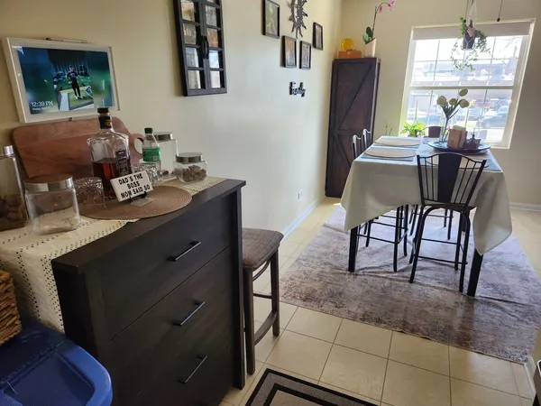 $2,600 | 100 Lesley Lane, Unit 100, Crystal Lake, IL 60014