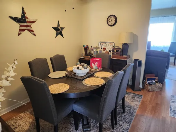 $2,600 | 100 Lesley Lane, Unit 100, Crystal Lake, IL 60014