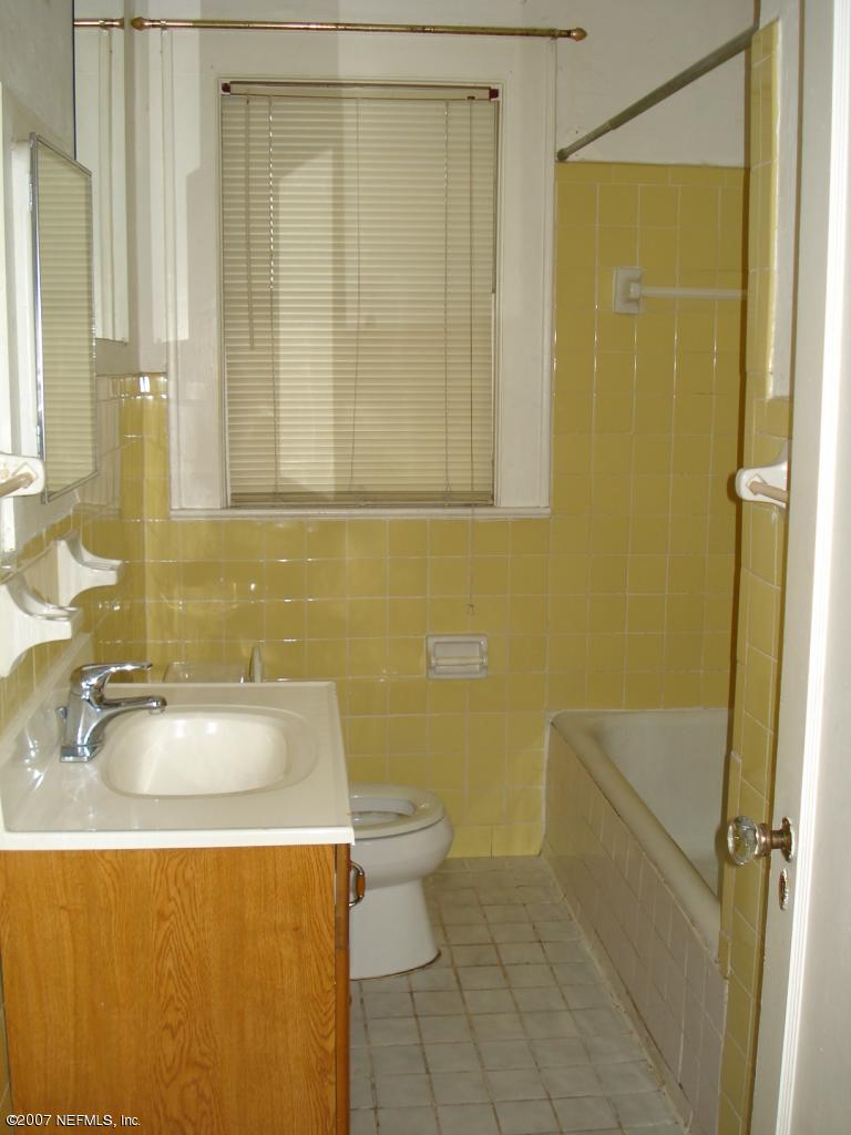 3888 Valencia Road Jacksonville, FL 32205 - Photo 5 of 8 One Bath