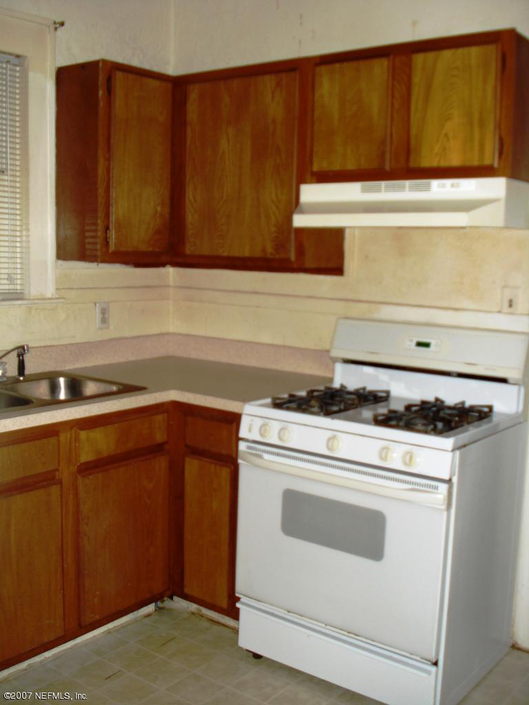 3888 Valencia Road Jacksonville, FL 32205 - Photo 6 of 8 Kitchen
