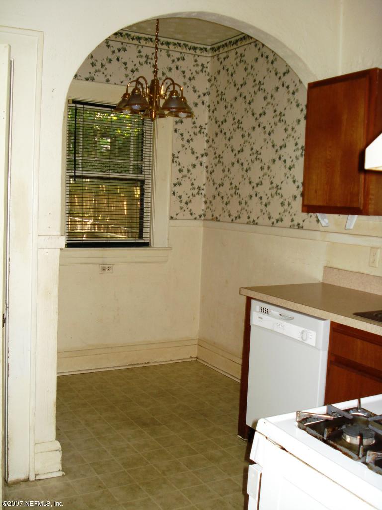 3888 Valencia Road Jacksonville, FL 32205 - Photo 7 of 8 Eat in space in kitchen