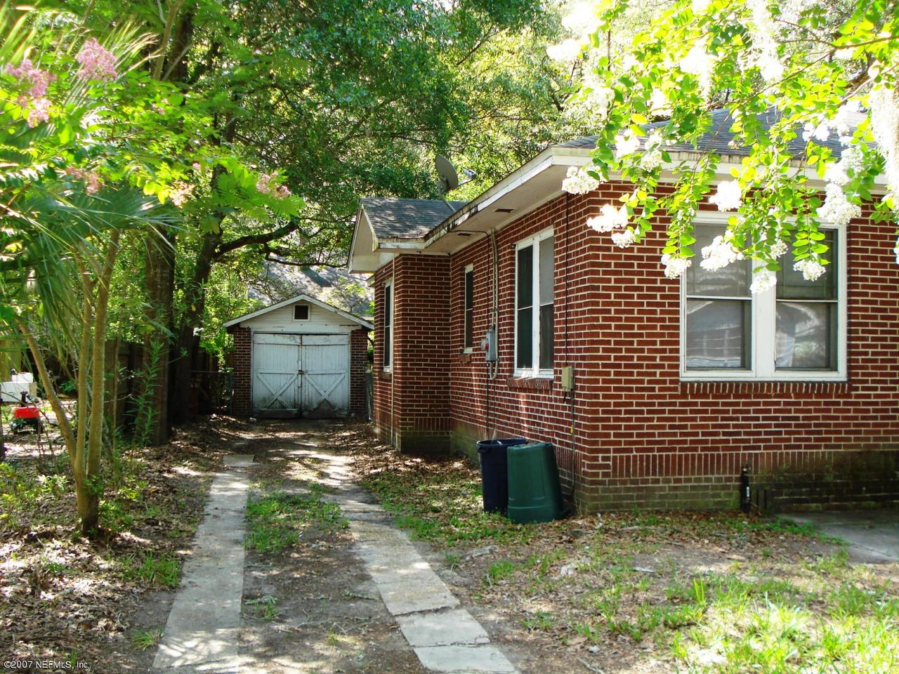 3888 Valencia Road Jacksonville, FL 32205 - Photo 8 of 8 Detached garage