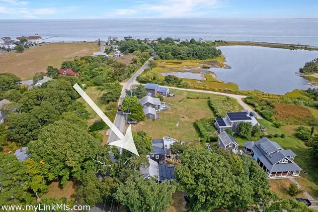 $970,000 | 50 Canonicus Avenue, Oak Bluffs, MA 02557
