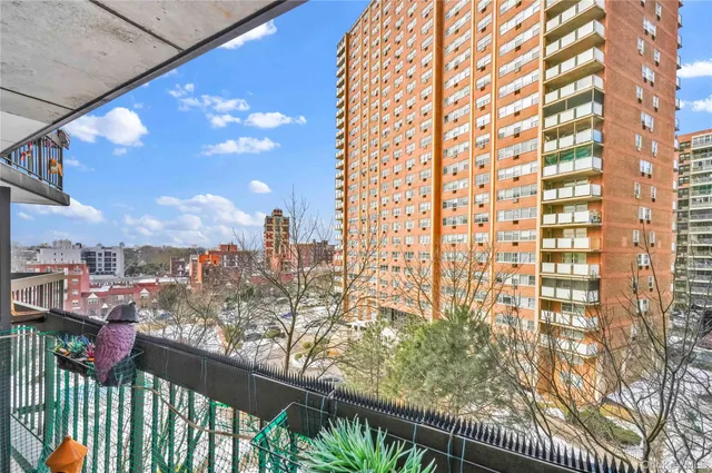 $580,000 | 138-35 Elder Avenue, Unit 6B | Flushing