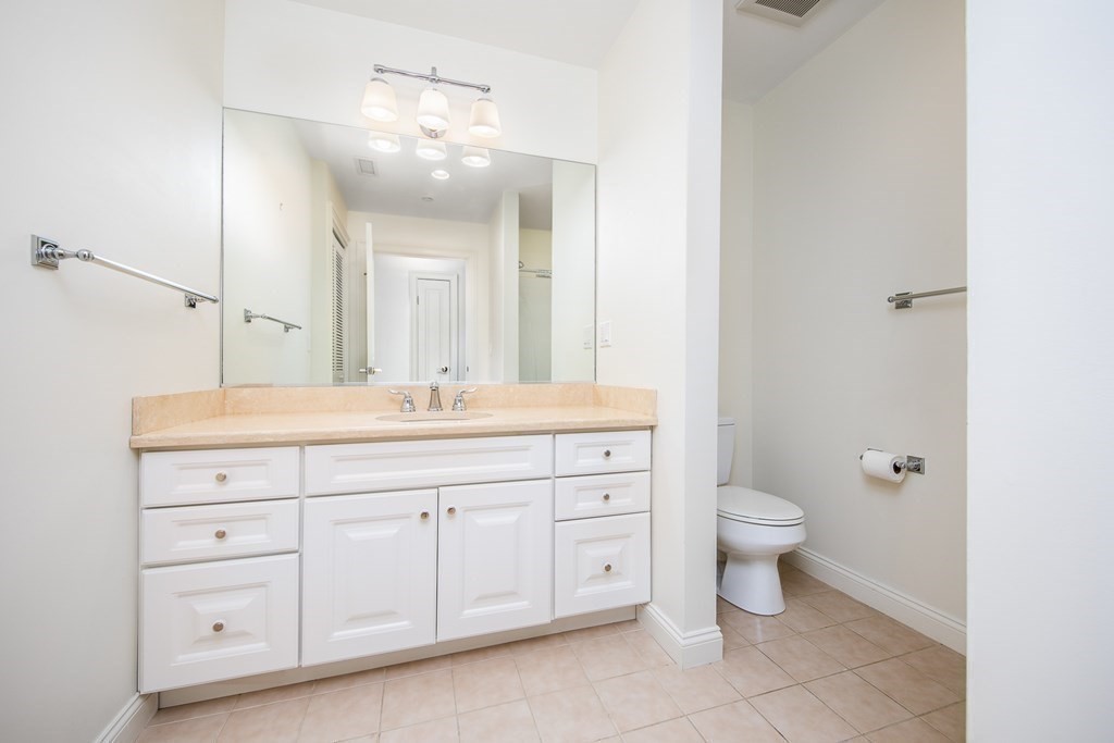 220 Humphrey Street, Unit 204 Marblehead, MA 01945 - Photo 21 of 29 a bathroom with a toilet a sink and a mirror