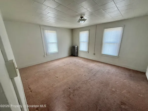 $1,225 | 301 South Main Street, Peckville, PA 18452