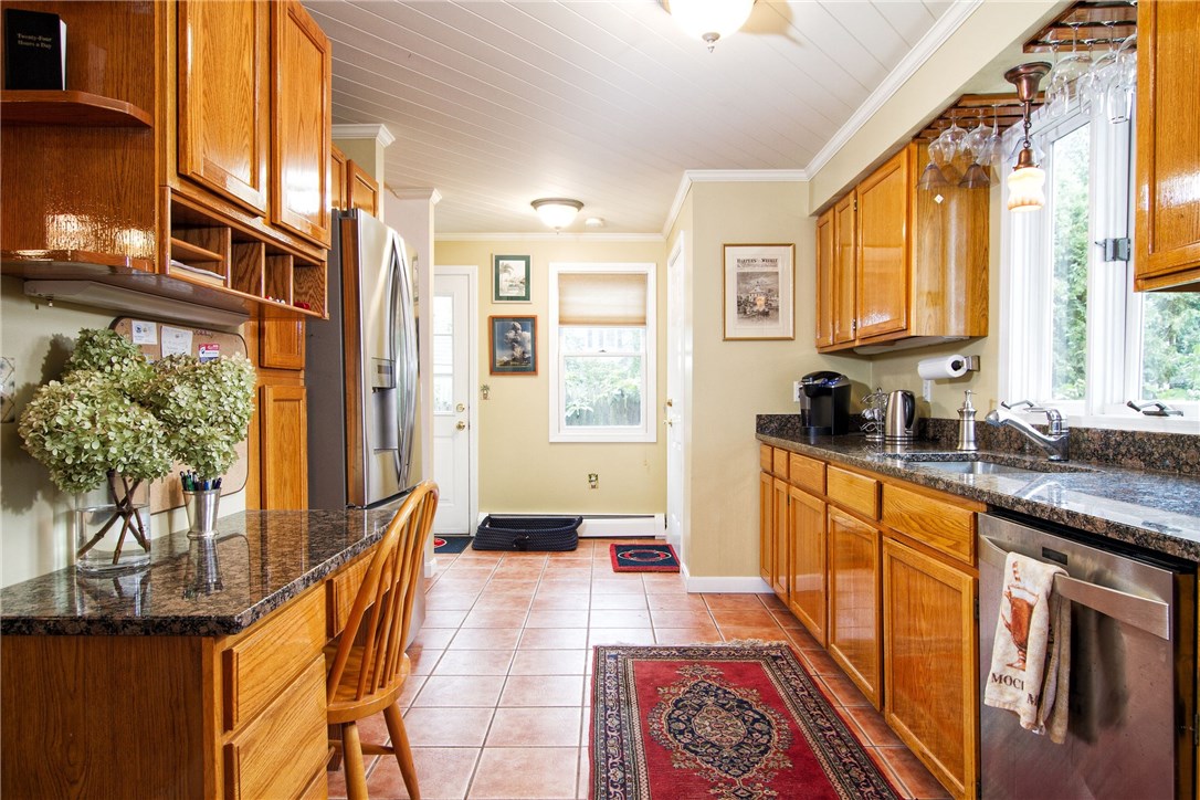 40 Roseneath Avenue Newport, RI 02840 - Photo 12 of 25