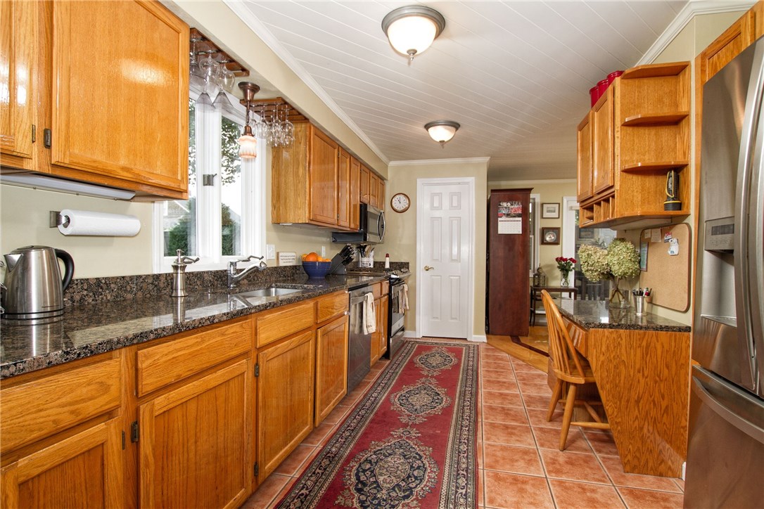 40 Roseneath Avenue Newport, RI 02840 - Photo 14 of 25