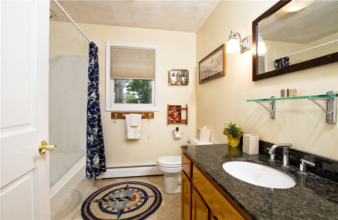 40 Roseneath Avenue Newport, RI 02840 - Photo 21 of 25