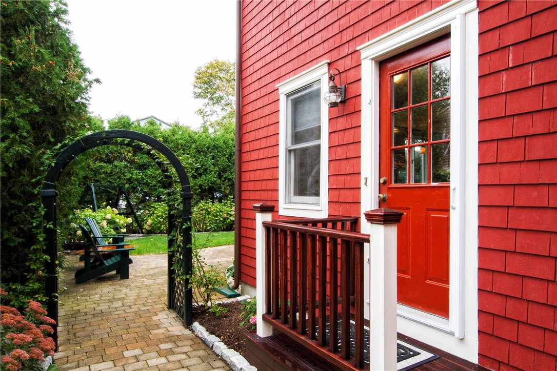 40 Roseneath Avenue Newport, RI 02840 - Photo 3 of 25