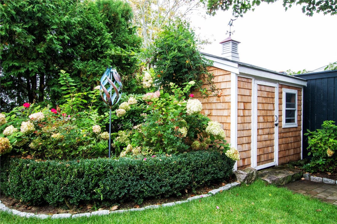 40 Roseneath Avenue Newport, RI 02840 - Photo 6 of 25