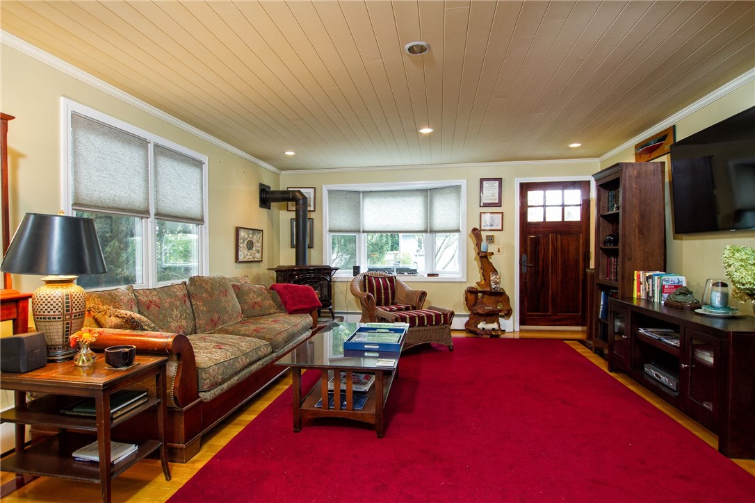 40 Roseneath Avenue Newport, RI 02840 - Photo 8 of 25