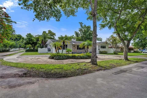 $1,295,000 | 18641 Northeast 21st Avenue, Miami, FL 33179