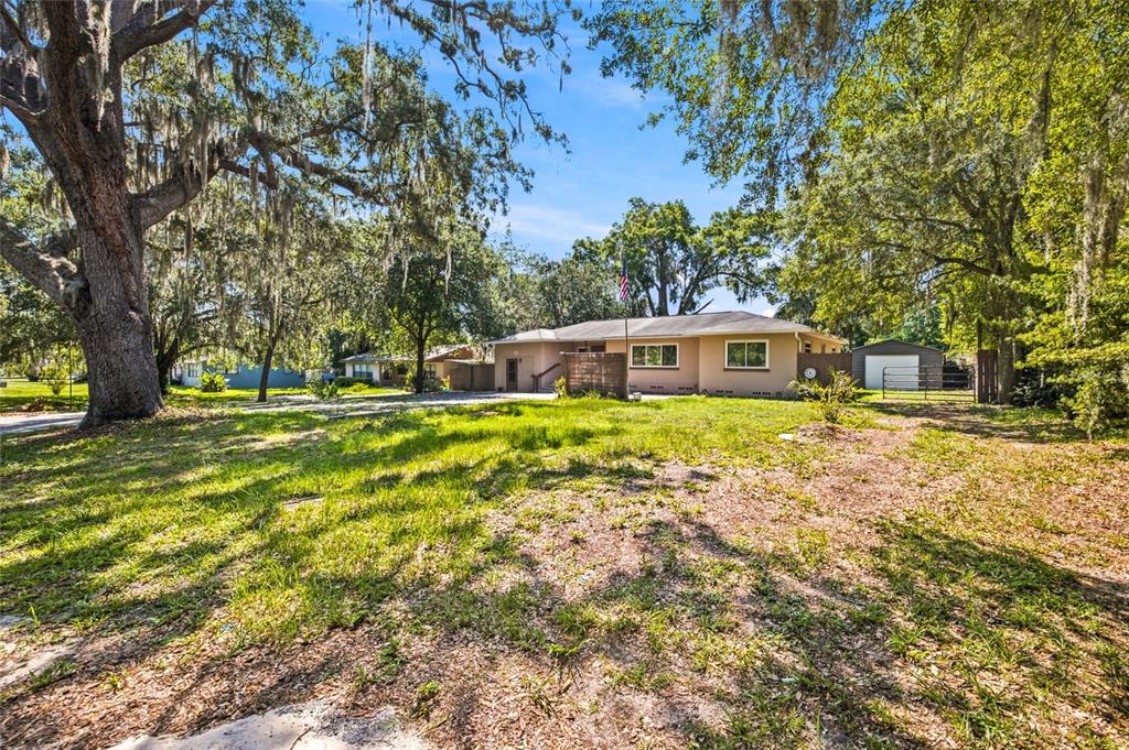 5762 Southeast Agnew Road Belleview, FL 34420 - Photo 3 of 45 Gallery Image 3