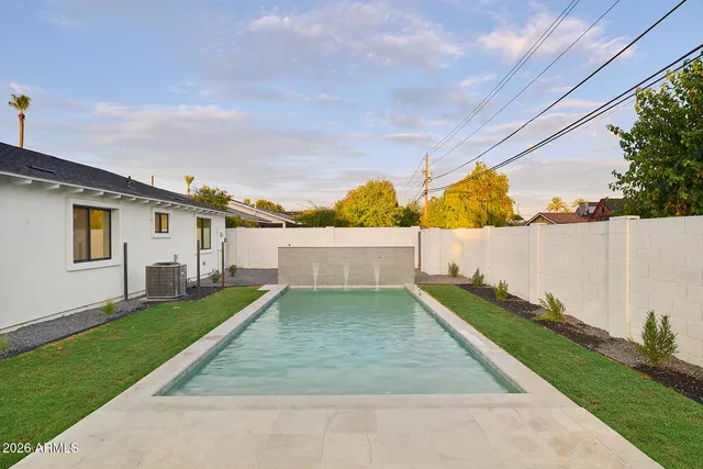 $2,095,000 | 4323 East Whitton Avenue, Phoenix, AZ 85018