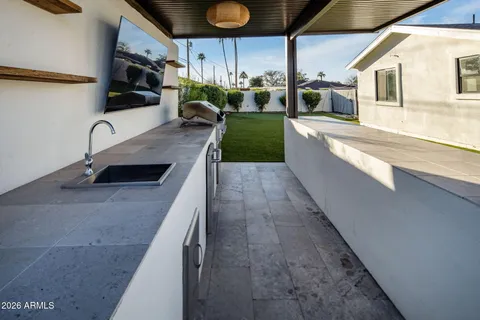 $2,095,000 | 4323 East Whitton Avenue, Phoenix, AZ 85018