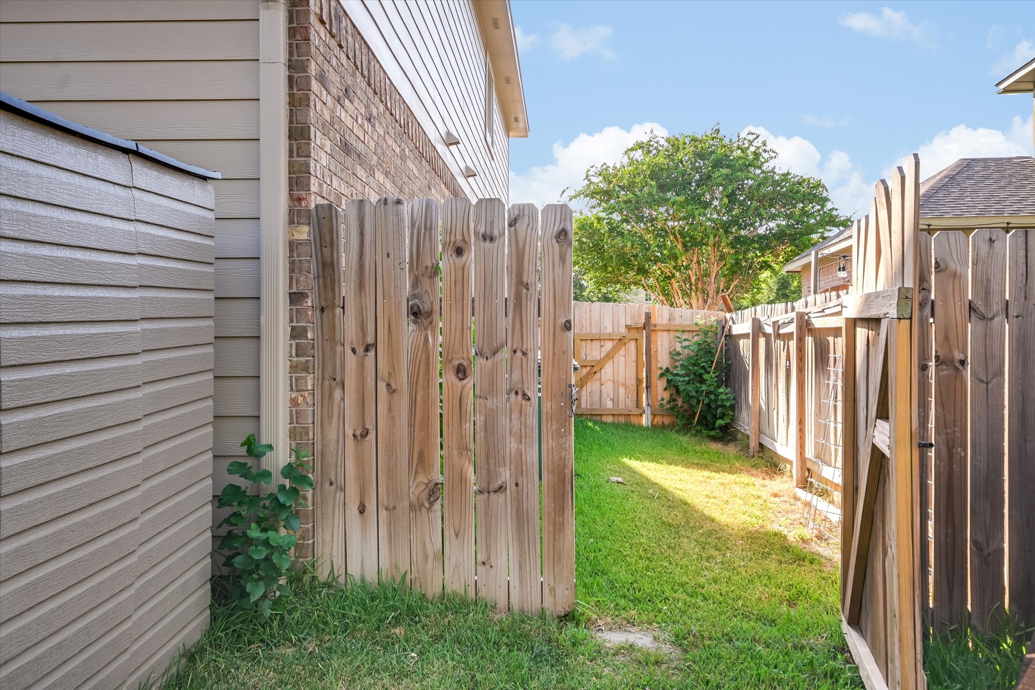 2809 Linville Ridge Lane Pflugerville, TX 78660 - Photo 35 of 37 Secondary fence along side of home.