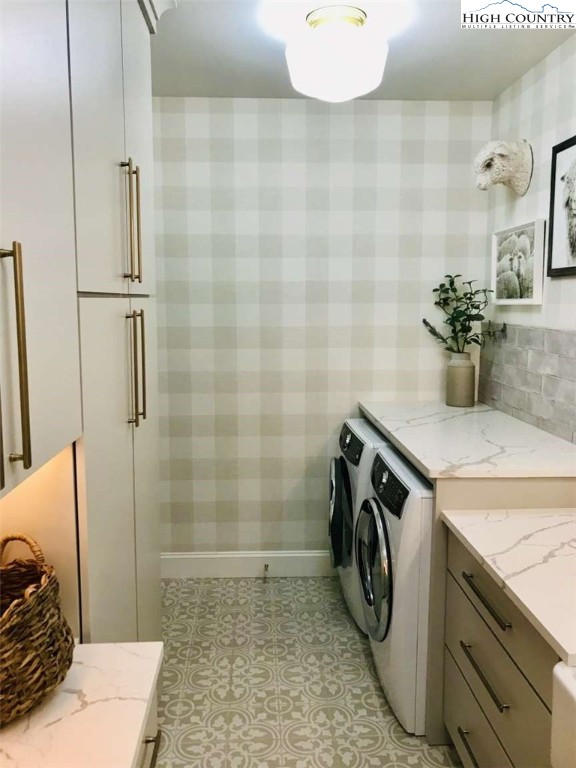 509 Crystal Mountain Road Boone, NC 28607 - Photo 12 of 24 a bathroom with a sink a toilet and shower