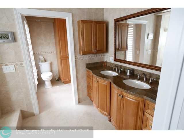 998 Southwest 20th Street Boca Raton, FL 33486 - Photo 12 of 25 Bathroom