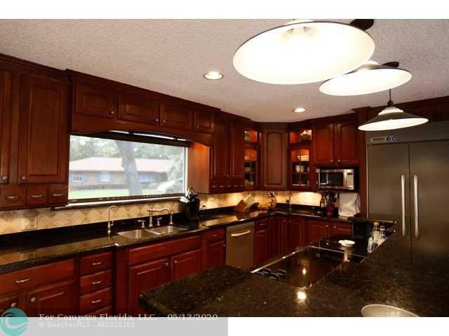998 Southwest 20th Street Boca Raton, FL 33486 - Photo 4 of 25 Kitchen
