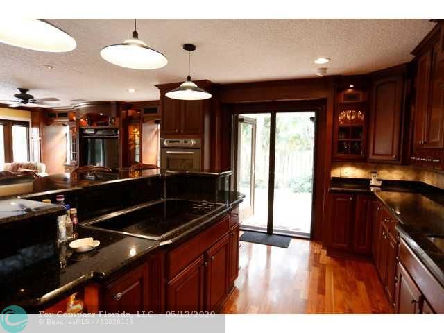 998 Southwest 20th Street Boca Raton, FL 33486 - Photo 5 of 25 Kitchen