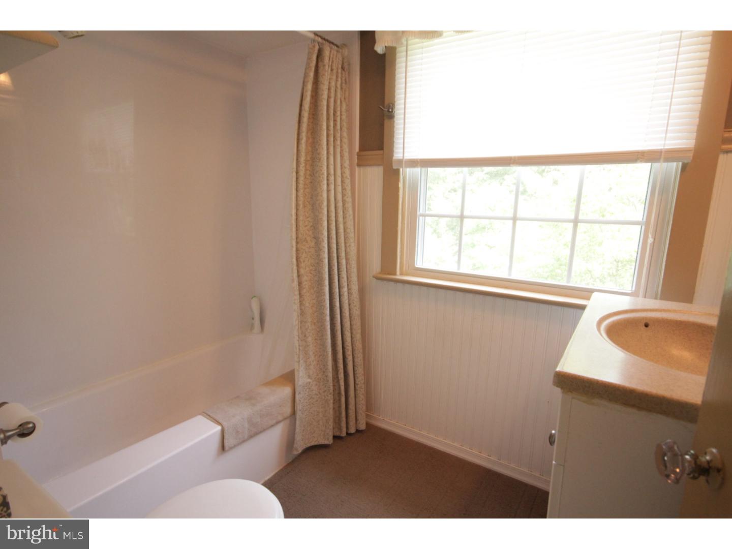 914 Lawrence Road Lawrenceville, NJ 08648 - Photo 14 of 24 Bathroom