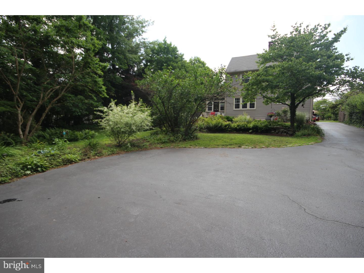 914 Lawrence Road Lawrenceville, NJ 08648 - Photo 22 of 24 Driveway