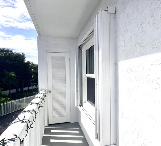 $240,000 | 231 East Lantana Road, Unit 202, Lantana, FL 33462