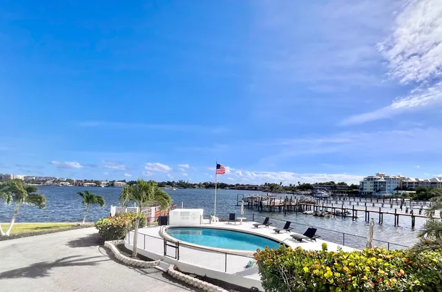 $240,000 | 231 East Lantana Road, Unit 202, Lantana, FL 33462
