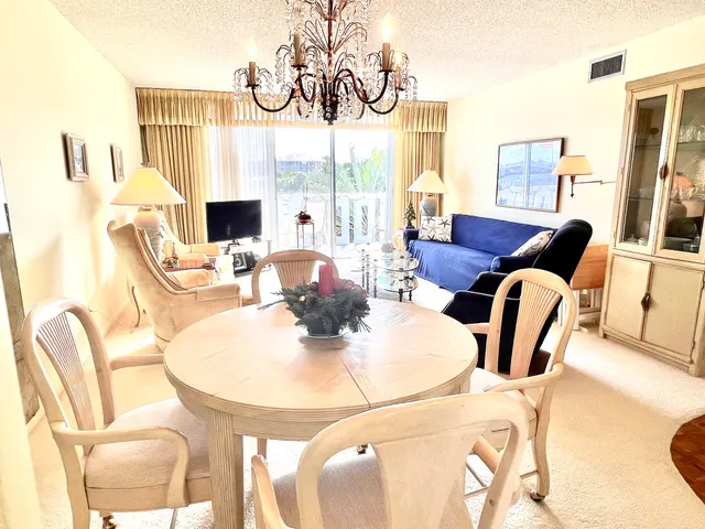 $240,000 | 231 East Lantana Road, Unit 202, Lantana, FL 33462