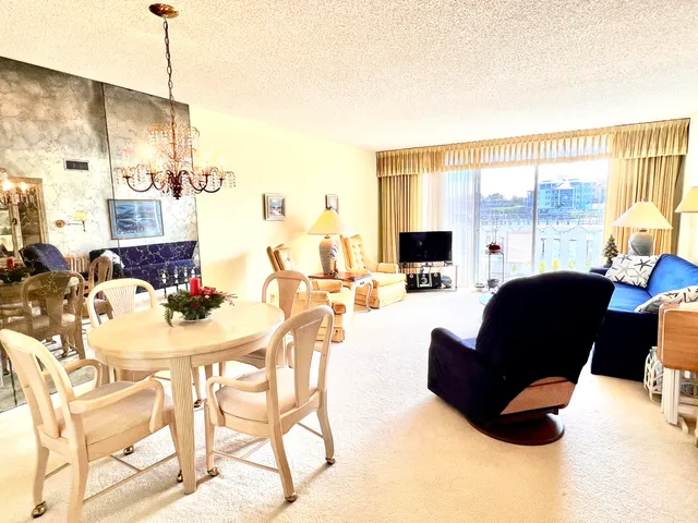 $240,000 | 231 East Lantana Road, Unit 202, Lantana, FL 33462