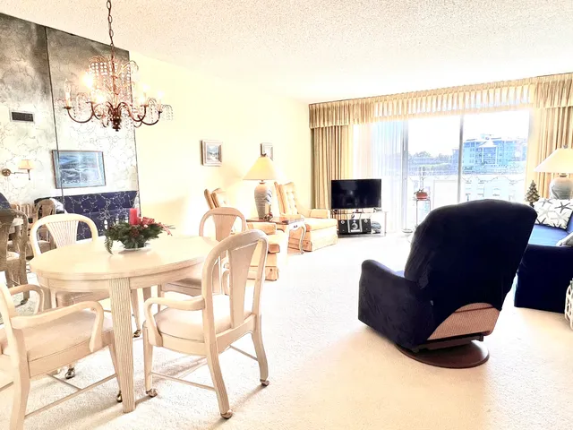 $240,000 | 231 East Lantana Road, Unit 202, Lantana, FL 33462