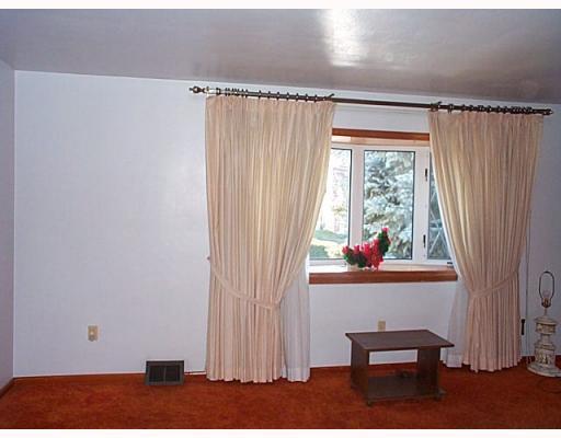 205 Erwin Place McKees Rocks, PA 15136 - Photo 3 of 12 Living Room.