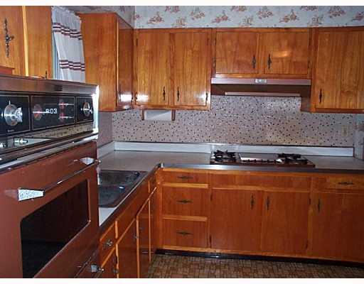 205 Erwin Place McKees Rocks, PA 15136 - Photo 4 of 12 Kitchen.