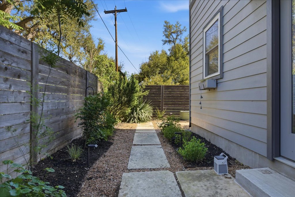 706 Short Kemp Street, Unit 2 Austin, TX 78741 - Photo 29 of 36