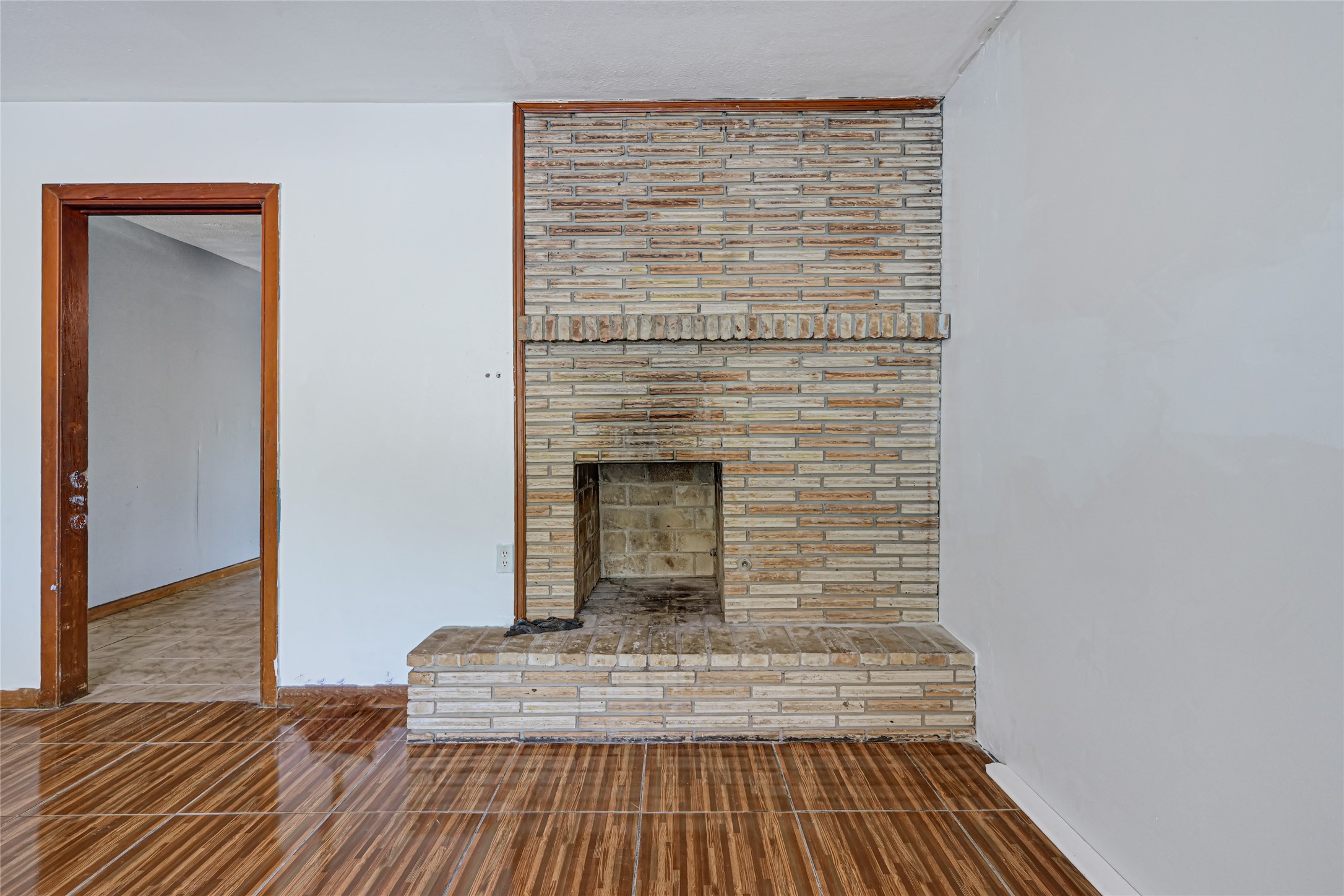 709 Queens Road Pasadena, TX 77502 - Photo 4 of 21 Gallery Image 4