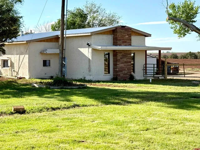 a view of a house with swimming pool