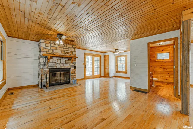 $399,900 | 759 400 North, Winchester, IL 62694