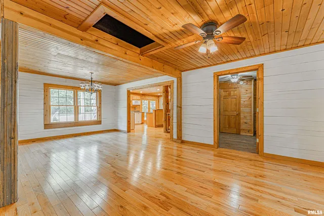 $399,900 | 759 400 North, Winchester, IL 62694