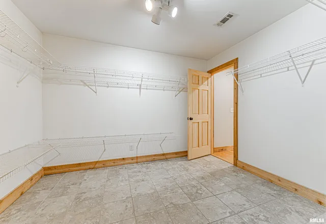 $399,900 | 759 400 North, Winchester, IL 62694