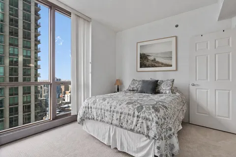 $1,375,000 | 21 East Huron Street, Unit 2803, Chicago, IL 60611