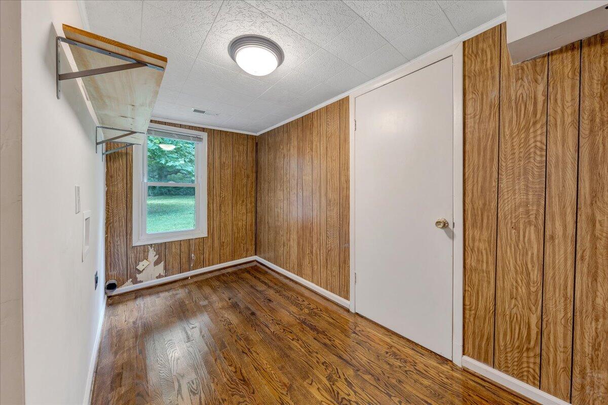 712 Lee Road Salem, VA 24153 - Photo 17 of 30 Laundry Room