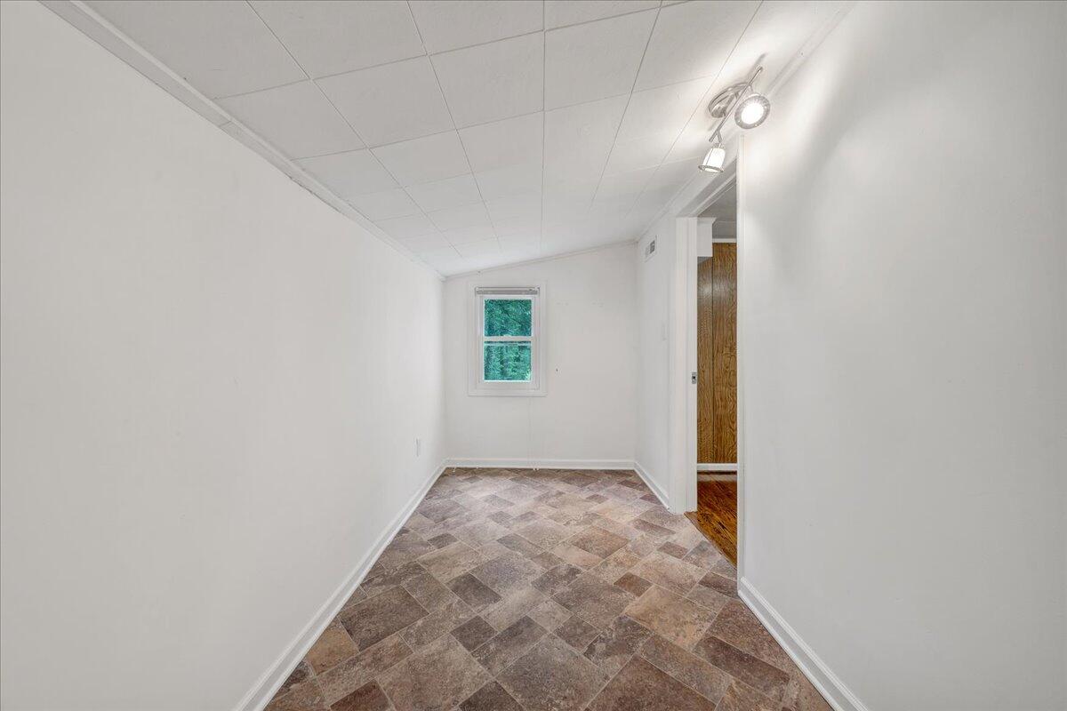 712 Lee Road Salem, VA 24153 - Photo 18 of 30 Office/Den