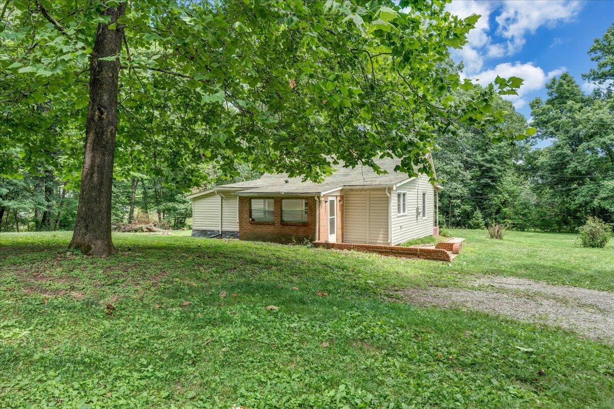 712 Lee Road Salem, VA 24153 - Photo 22 of 30 Back