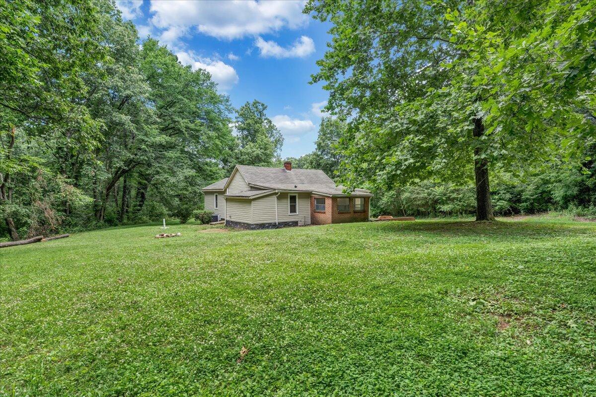 712 Lee Road Salem, VA 24153 - Photo 24 of 30 Backyard
