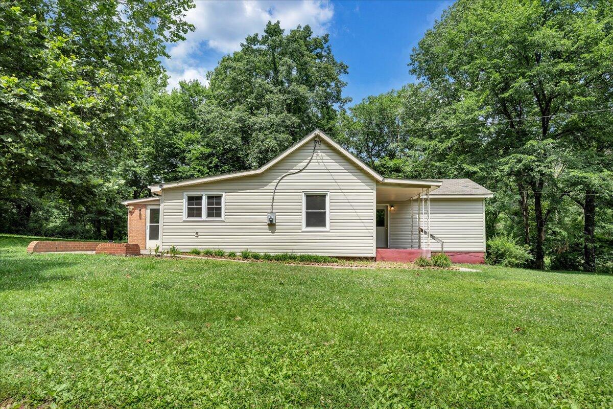 712 Lee Road Salem, VA 24153 - Photo 25 of 30 Side